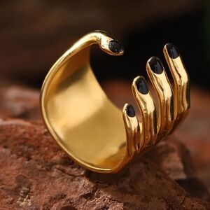 Hand-Shaped Ring Elegant 18K Gold-Plated Stainless Steel Ring Vintage Hug ring